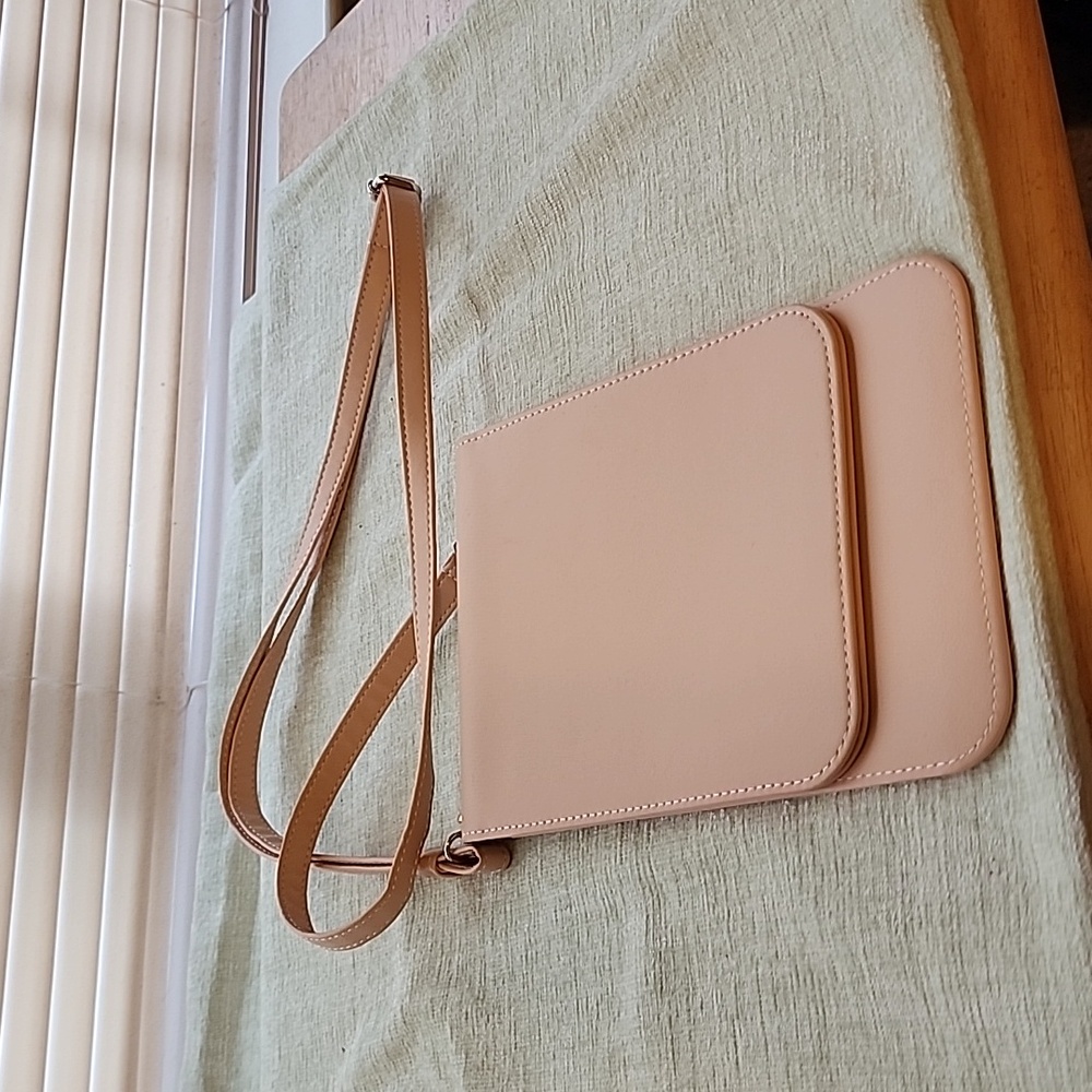 UNBRANDED CROSSBODY WALLET